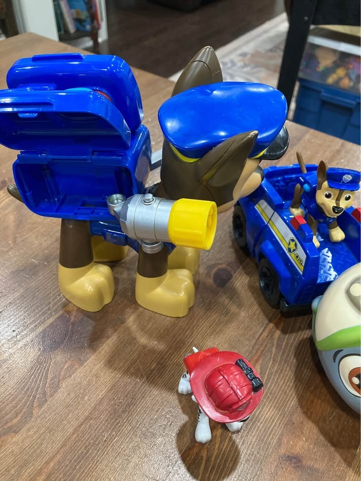 PAW Patrol Chase Police Vehicle & Figures Lot - photo 3