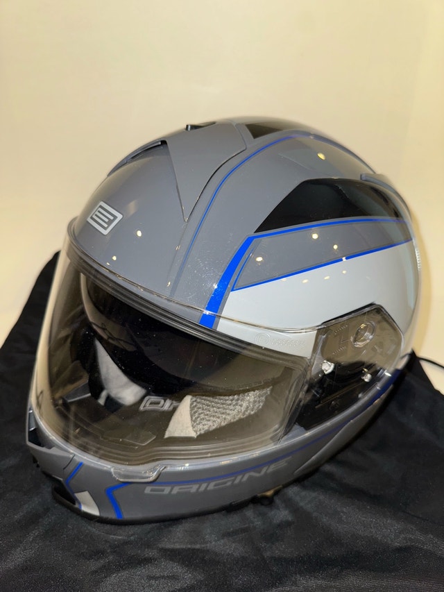 Origine DOT certified helmet with carrying bag