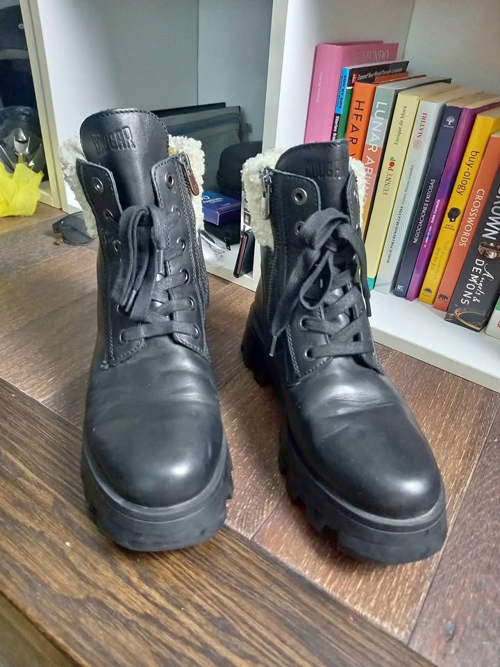 Cougar winter boots 9 women