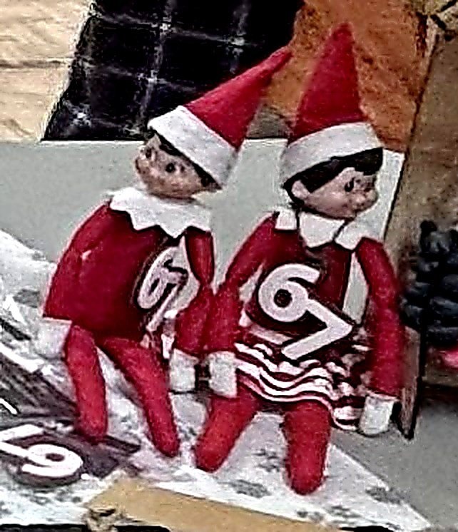 Elf on the Shelf 6-7 necklace