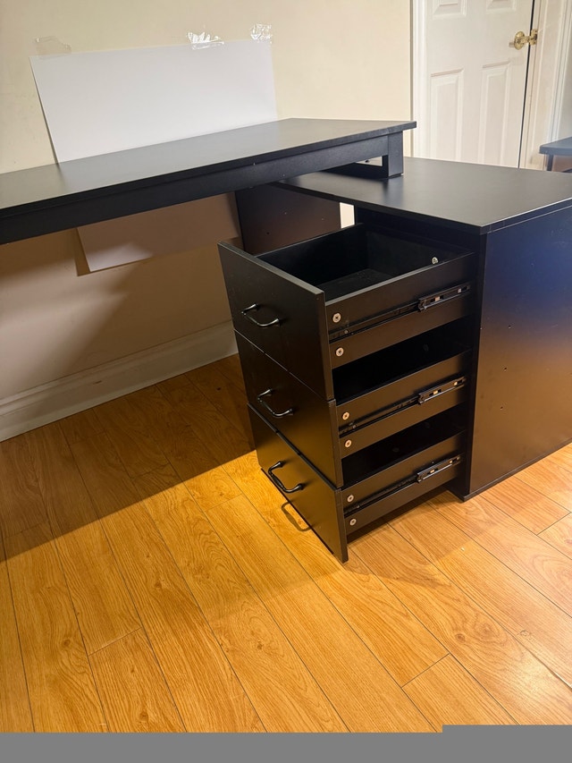 Modern L-Shape Desk – Fully Assembled & Ready to Use - photo 3