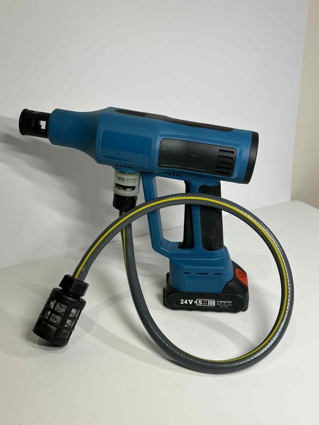 Cordless 652 PSI Pressure Washer + Battery & Charger - photo 4