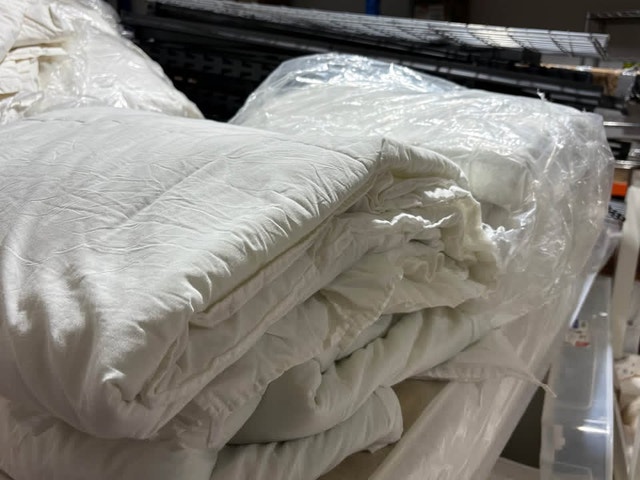 Queen Comforter – Lightweight Hotel Style - photo 4