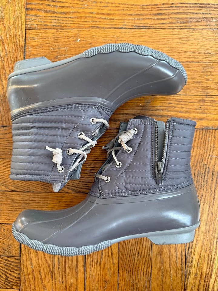 Sperry women’s boots size 9