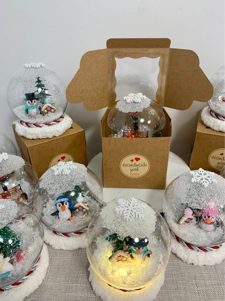 Christmas Light Up Snowglobes & Ornaments - photo 2