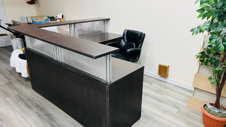 L Shaped Reception Desk | 6' x 6' - photo 2