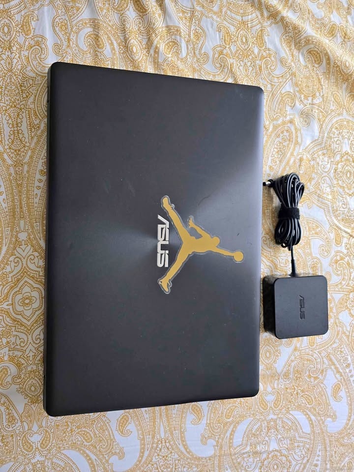 ASUS Core i3 Laptop