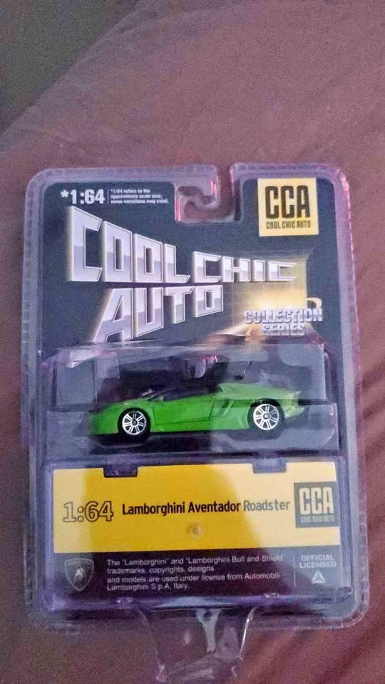 Lamborghini Aventador 1:64 Diecast Model Car