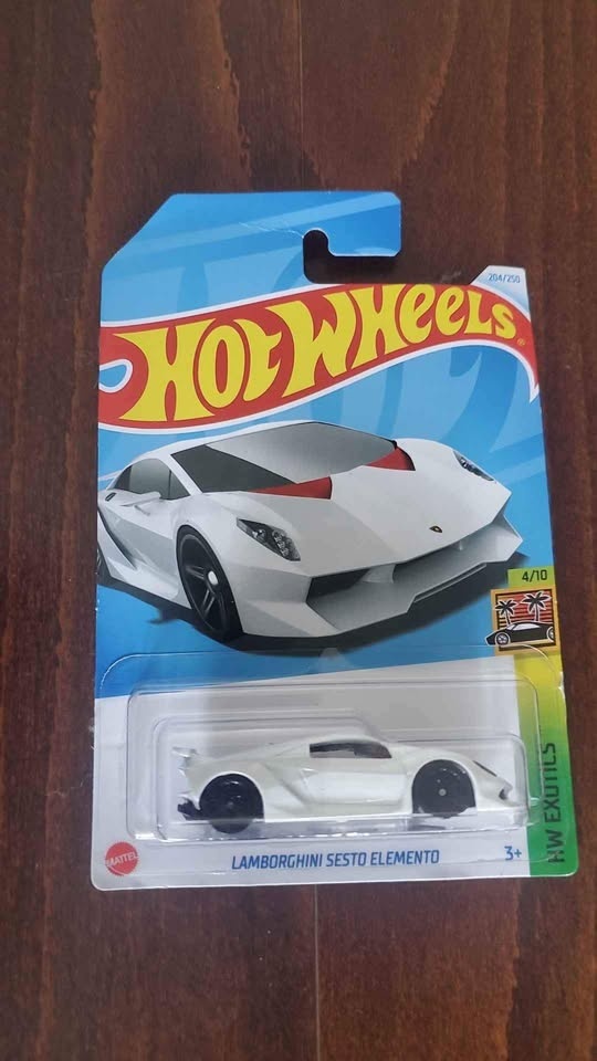 Lamborghini Aventador 1:64 Diecast Model Car - photo 2
