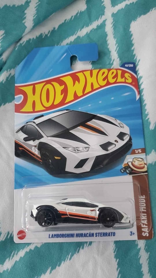 Lamborghini Aventador 1:64 Diecast Model Car - photo 3