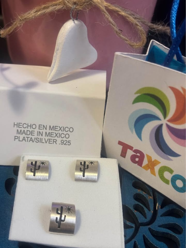 Set of Silver earrings and pendant.