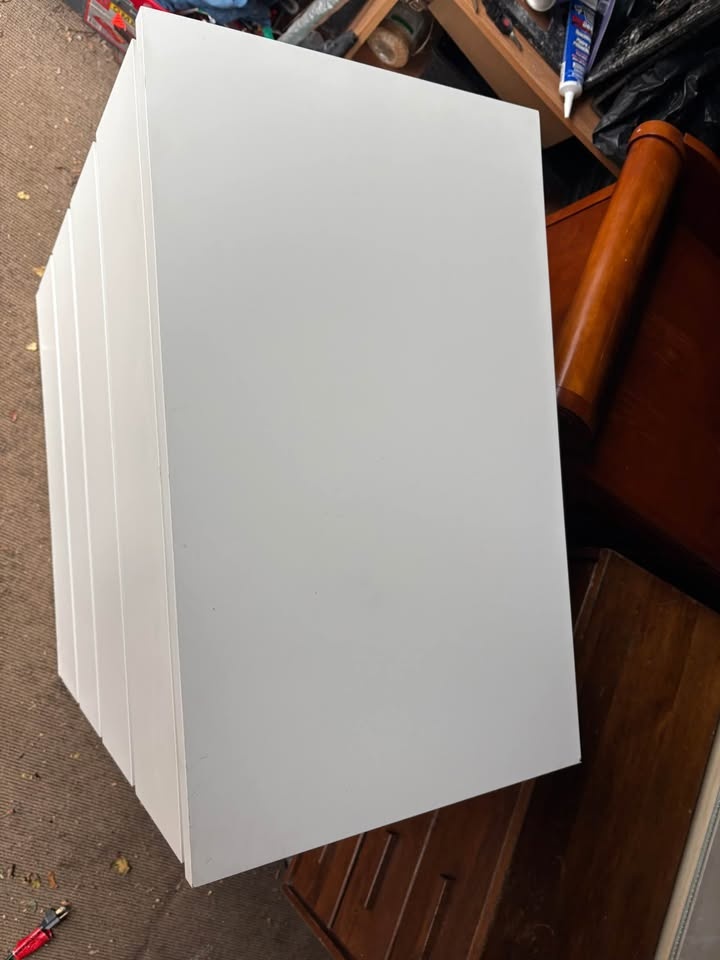 Tall white 4 drawer dresser - IKEA MALM - photo 4