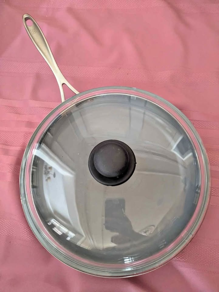 Zwilling nonstick pan with Pyrex Glass lid