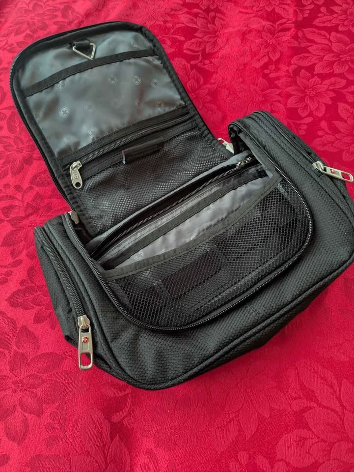 Swiss Gear Toiletry Bag - photo 2