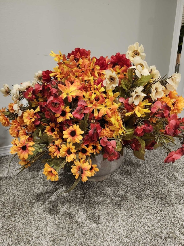 Brand New Flower Arrangement - photo 3