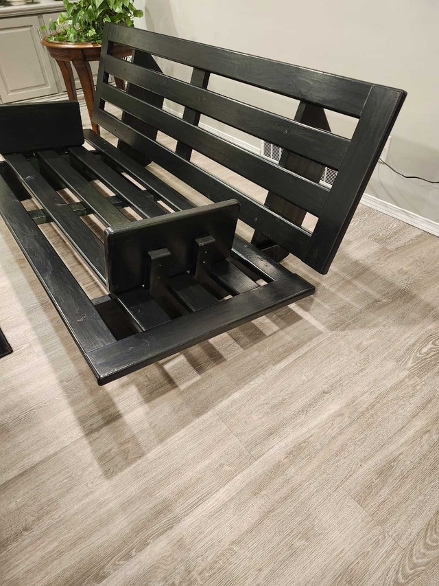 Futon - Neutral color / design