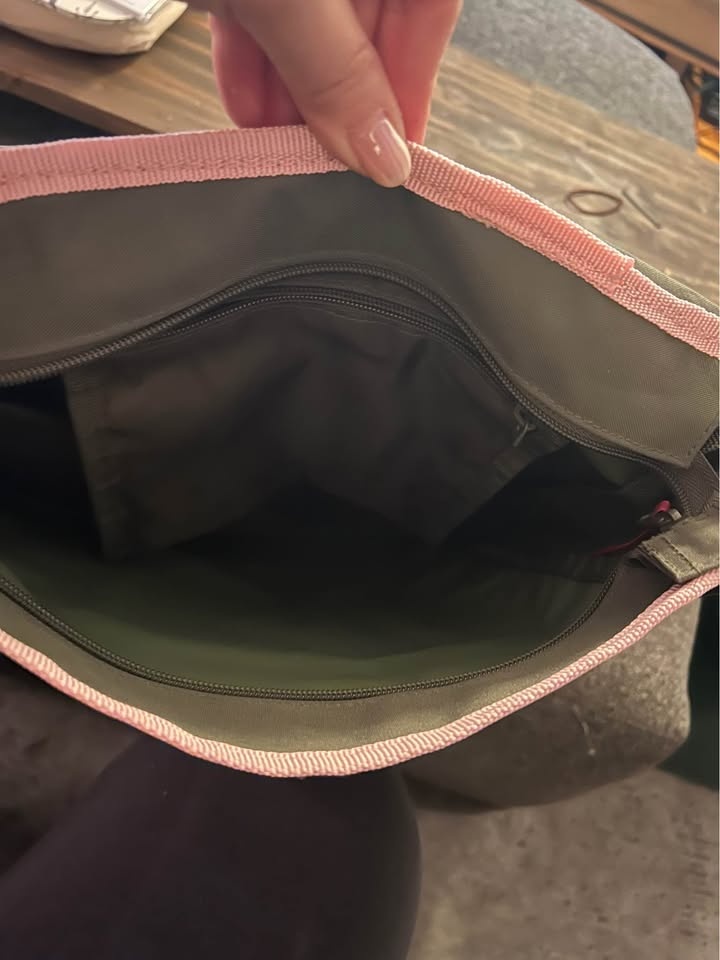 SUPERGIRL courier style crossbody bag - photo 4