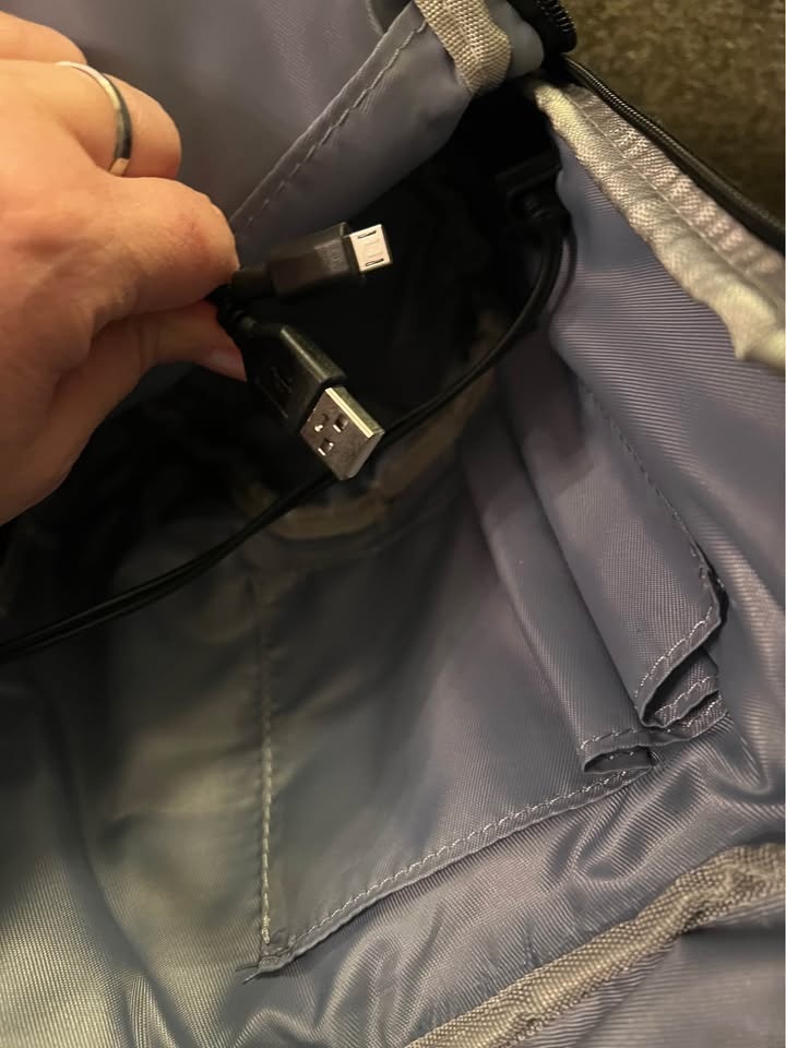 Anti theft crossbody backpack with hidden cellphone charging cab - photo 5
