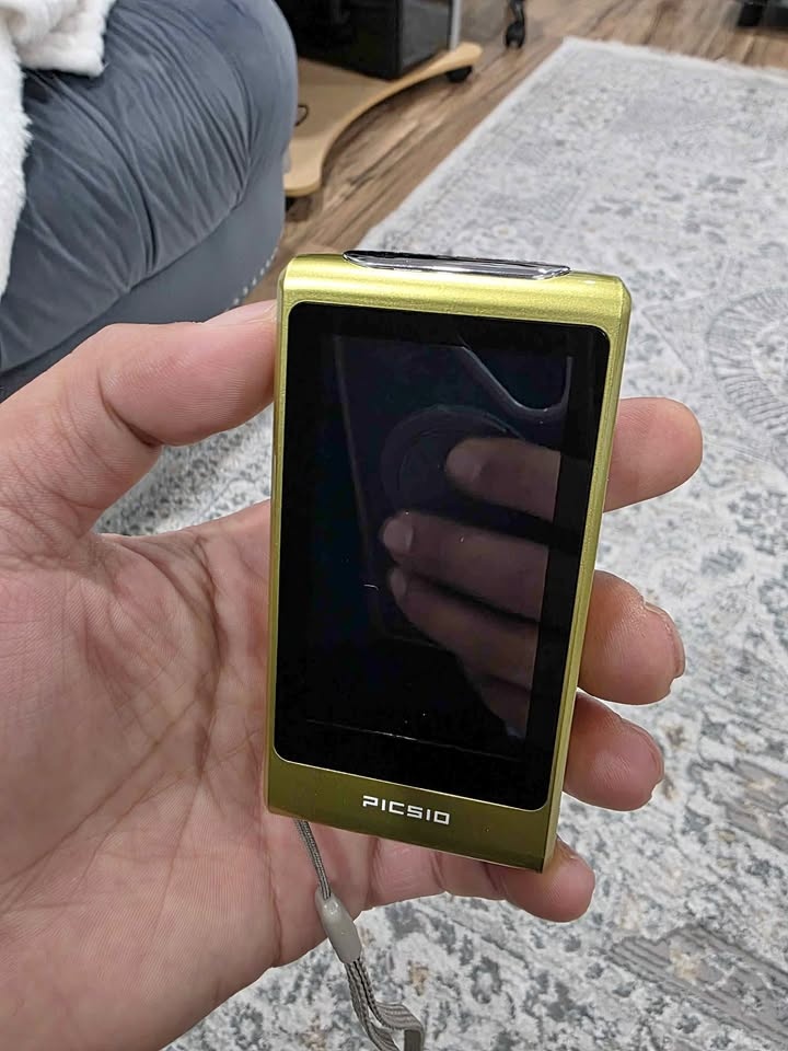 JVC Picsio GC-FM2 HD Memory Camera