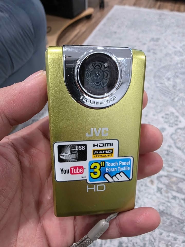 JVC Picsio GC-FM2 HD Memory Camera - photo 3