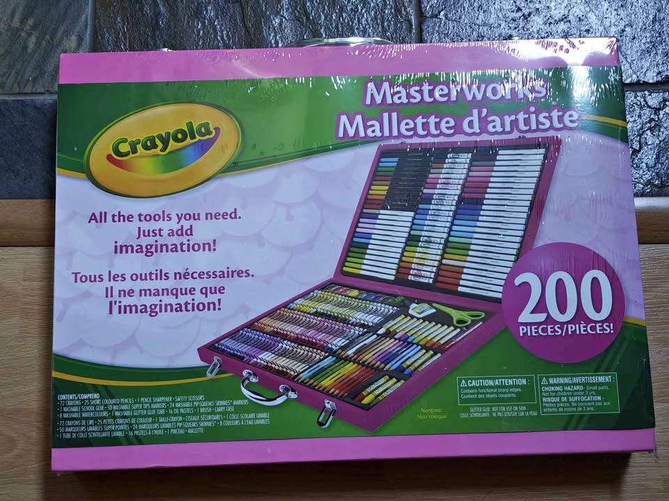 Crayola Pink 200-Piece Masterworks Art Case