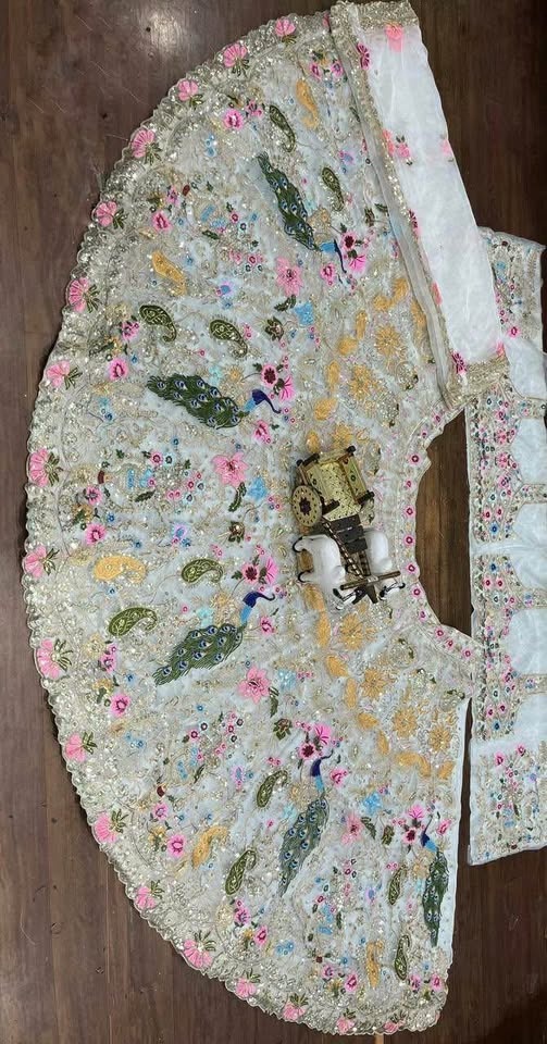 Partywear suits/lehengas/sarees ready for pickup - photo 2