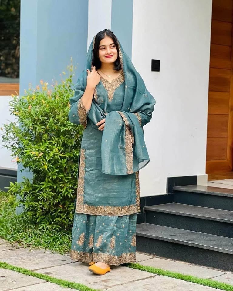 Partywear suits/lehengas/sarees ready for pickup - photo 5