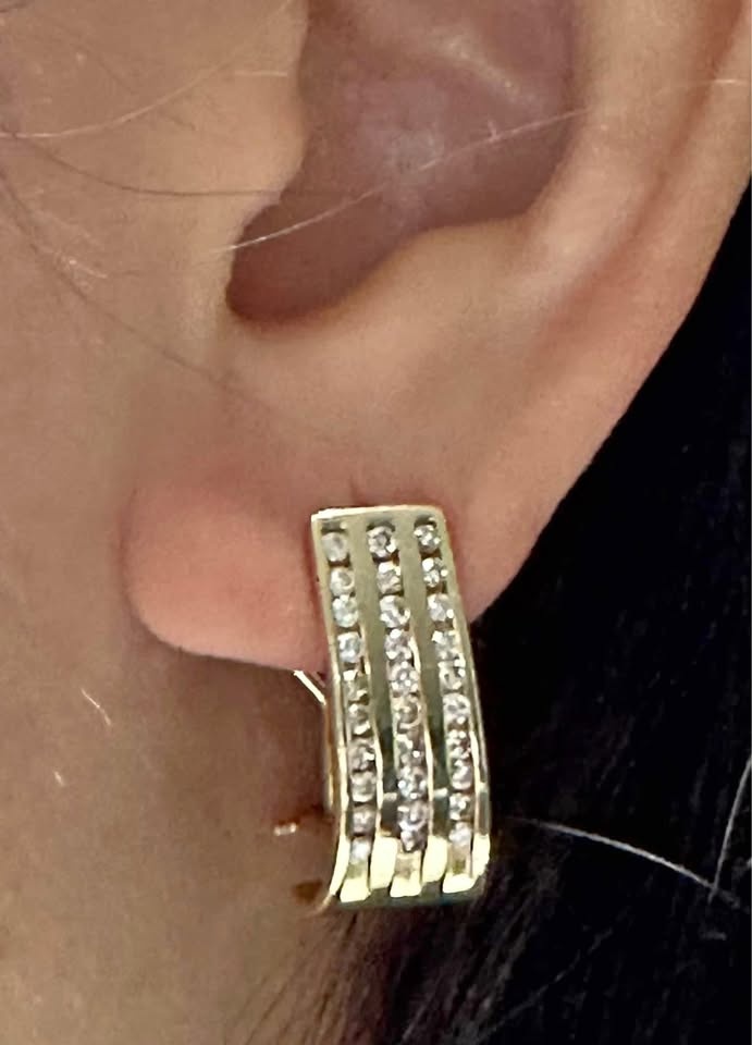 1.28 total carats of diamond 14K gold earrings