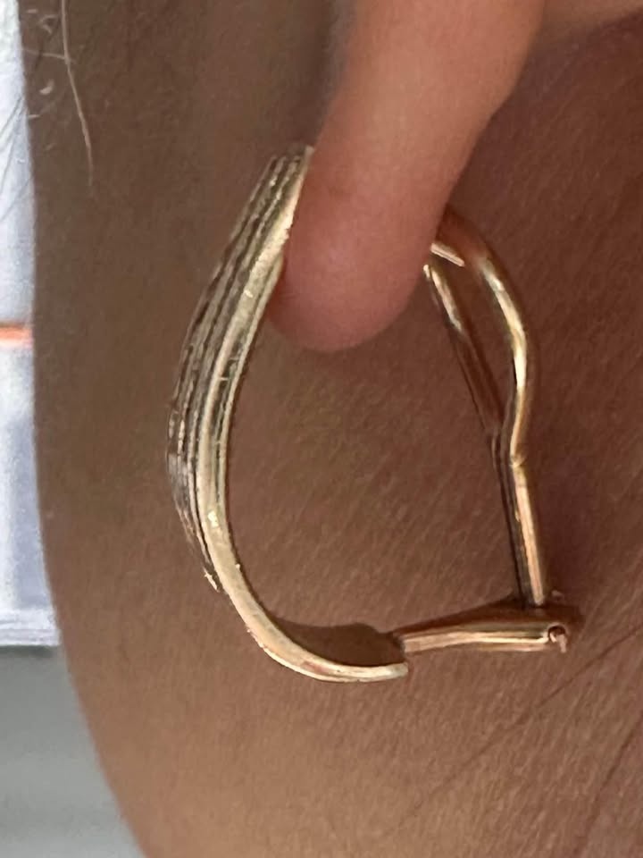 1.28 total carats of diamond 14K gold earrings - photo 2