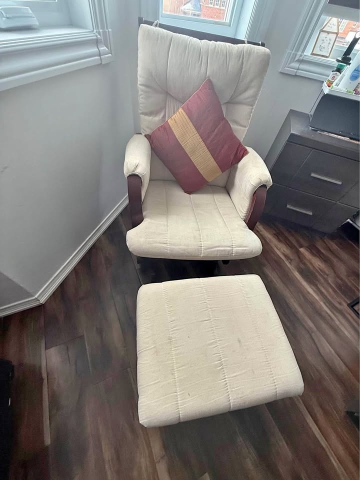Rocking chair with rocking footrest