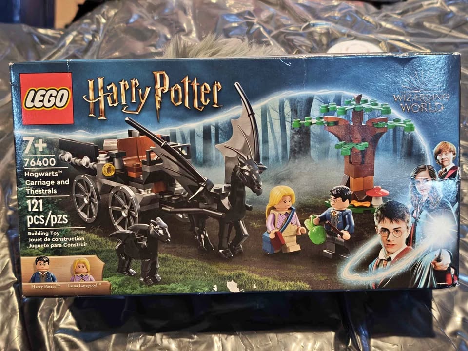 LEGO Harry Potter Hogwarts Carriage and Thestrals (76400)