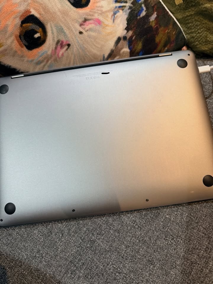 2020 MacBook Pro 13” Touch Bar: i5, 8GB RAM, 256GB SSD - photo 2
