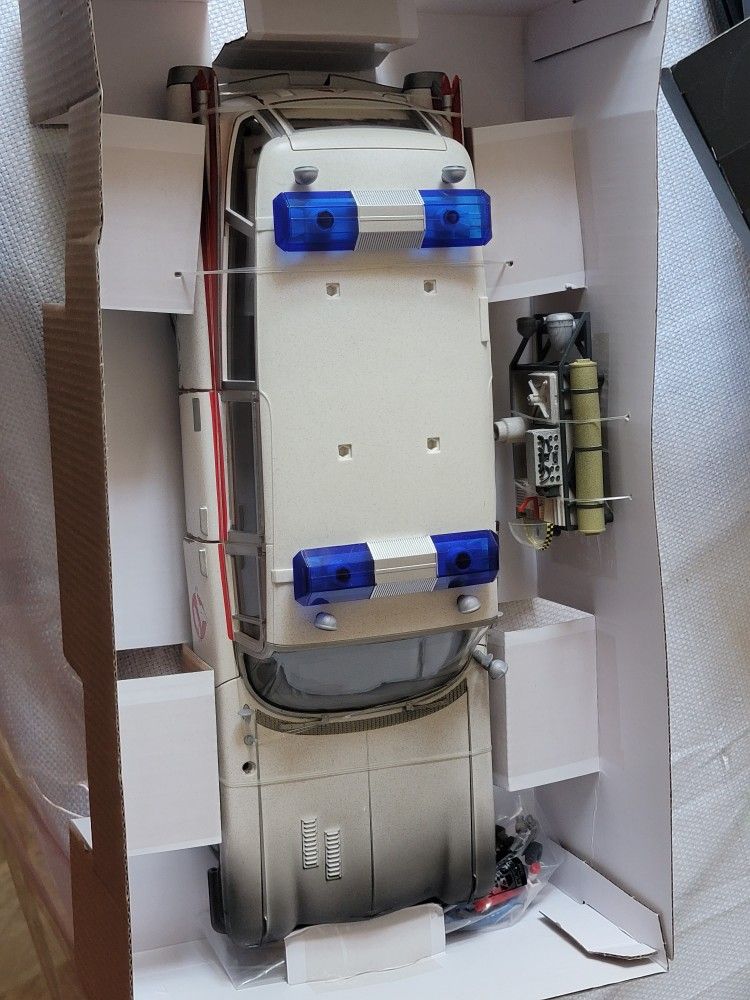 Ghostbusters Ecto-1 Plasma Series Car - photo 3