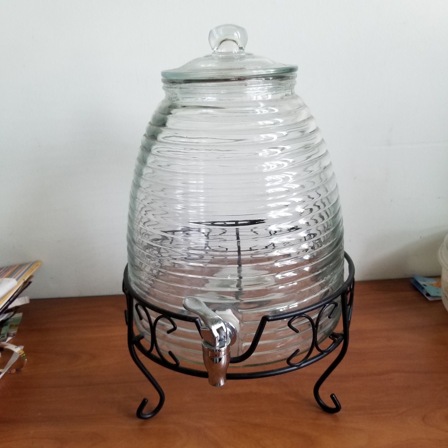 Glass stationary pitcher