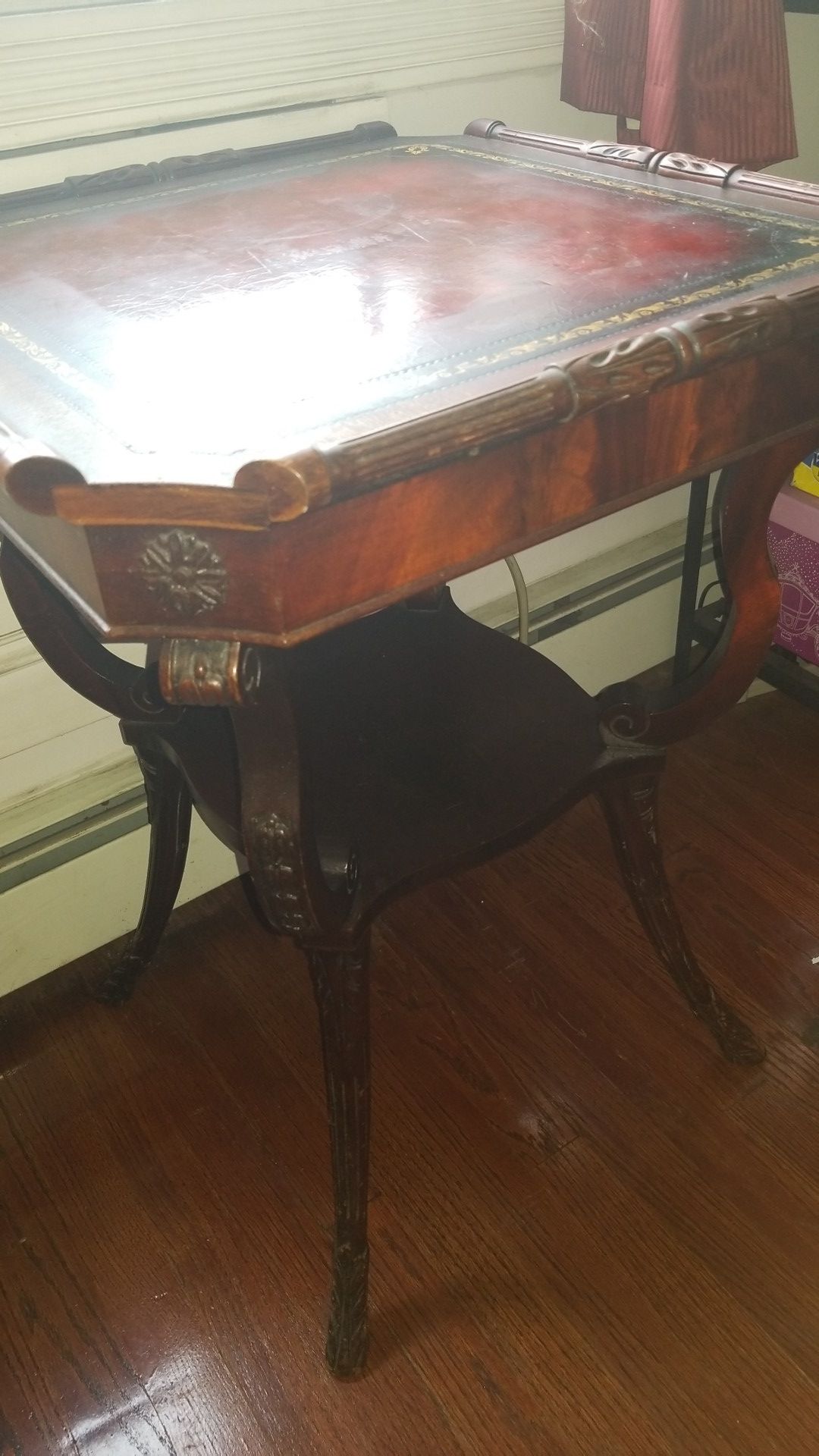 Antique vintage set of 2 end tables