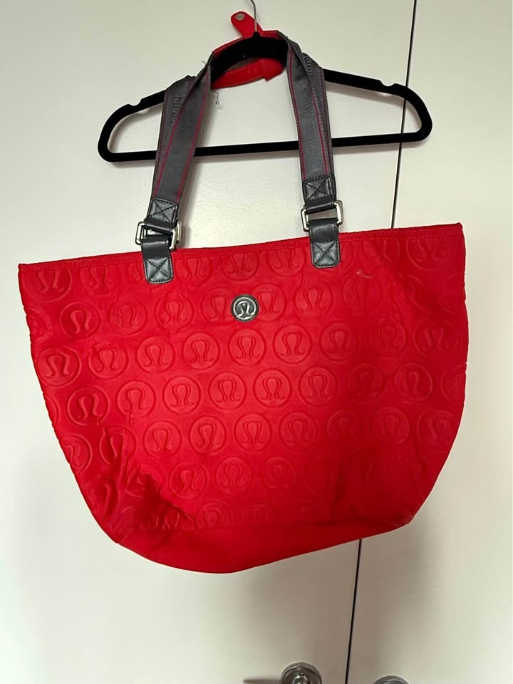 red Lululemon quilted logo gym tote bag