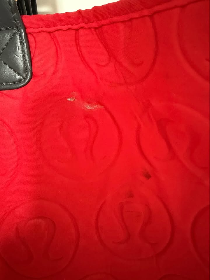 red Lululemon quilted logo gym tote bag - photo 2