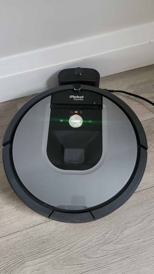 Roomba i7 robot vacuum with charging dock (not working) error 6. - photo 2