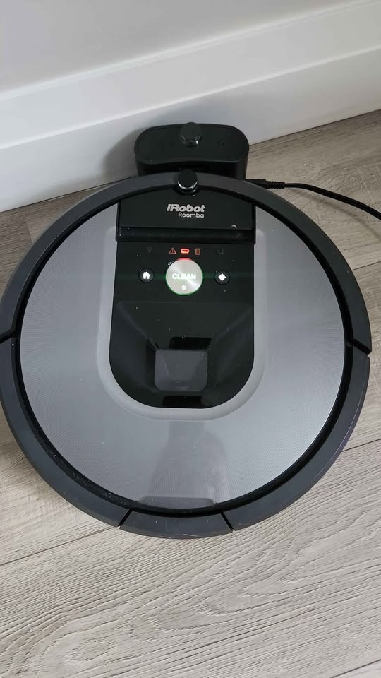 Roomba i7 robot vacuum with charging dock (not working) error 6. - photo 4