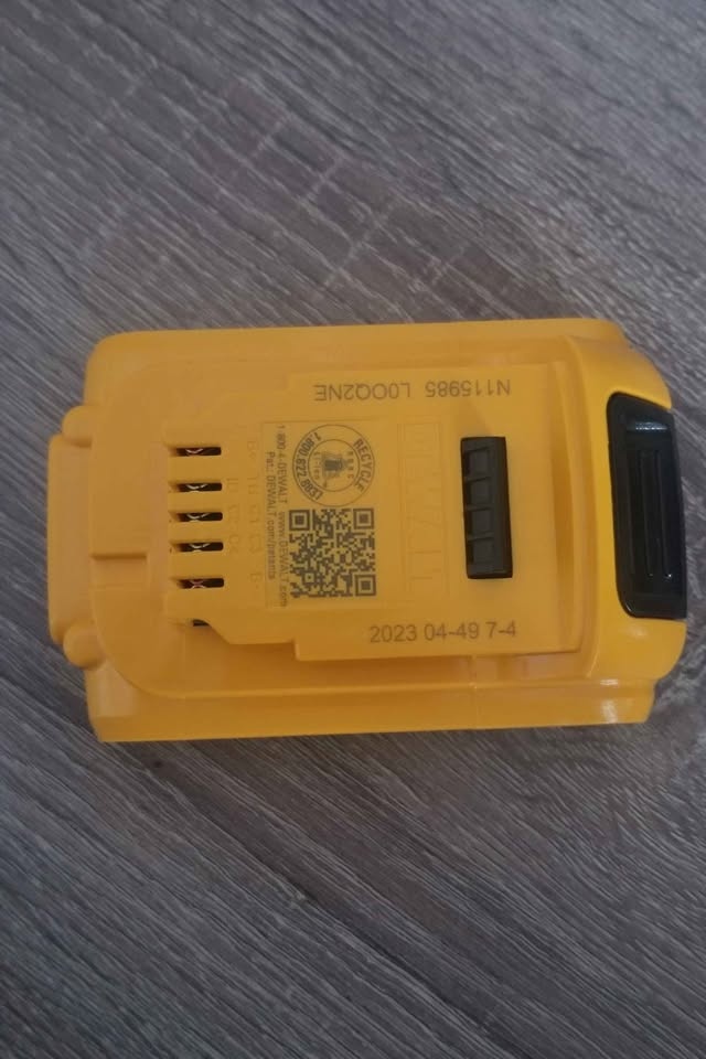 New 20v Dewalt 2ah battery - photo 2