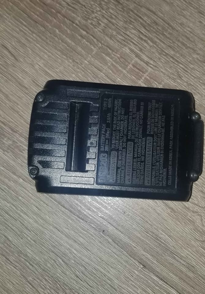 New 20v Dewalt 2ah battery - photo 3