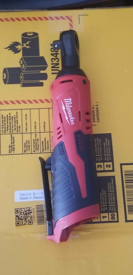 New m12 ⅜ ratchet milwaukee 3/8 2457-20 tool only FIRM - photo 2