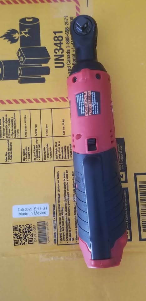 New m12 ⅜ ratchet milwaukee 3/8 2457-20 tool only FIRM - photo 3