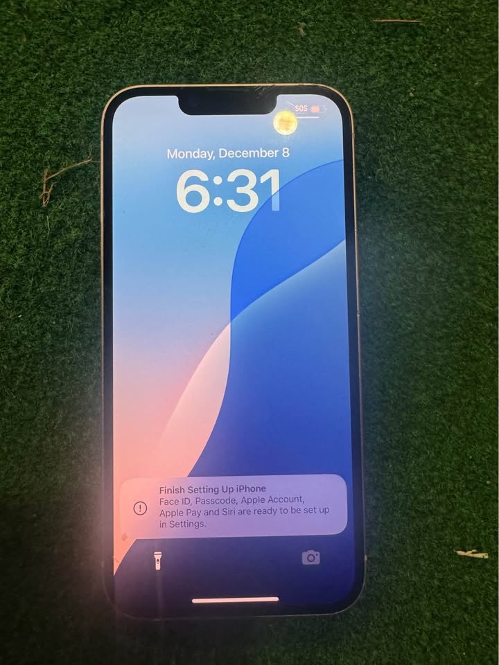 iPhone 14 - photo 2
