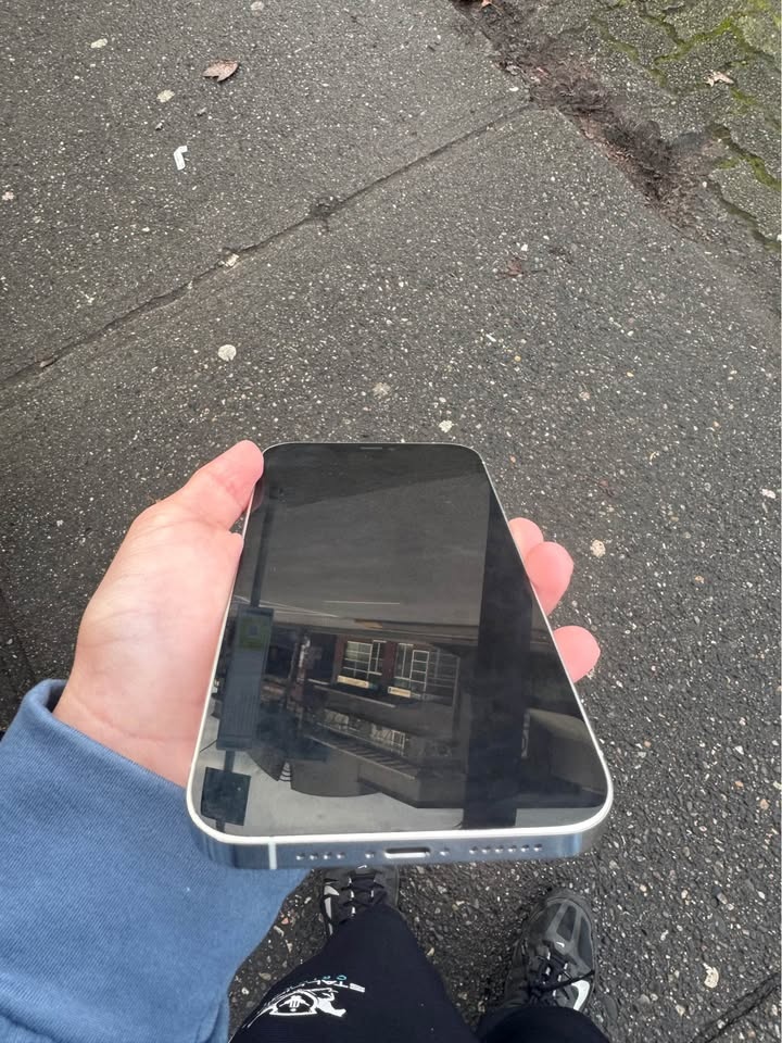 iPhone 12 Pro Max - photo 3