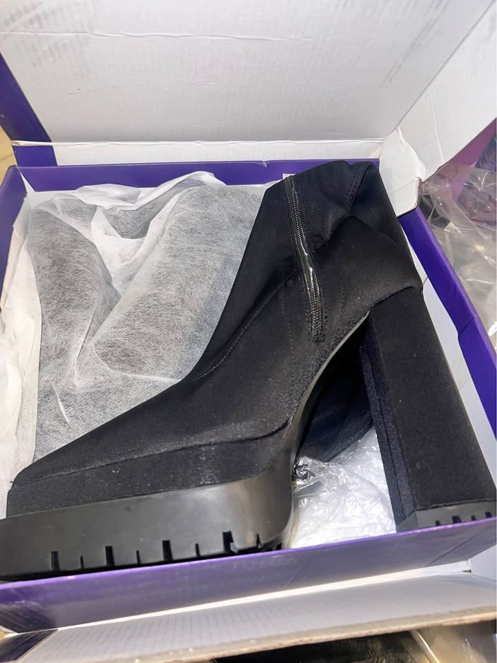 *NEW* women’s black heel boots