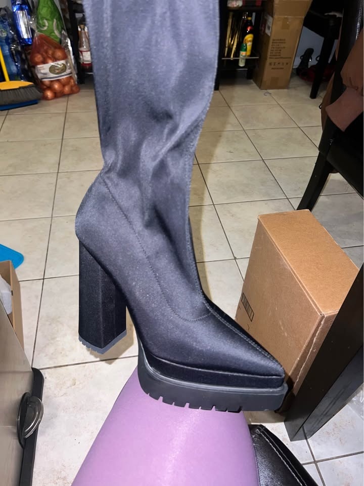 *NEW* women’s black heel boots - photo 2