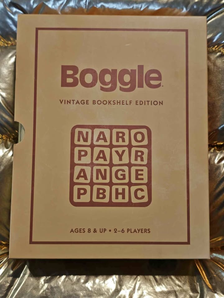 Boggle Vintage Bookshelf Edition board game