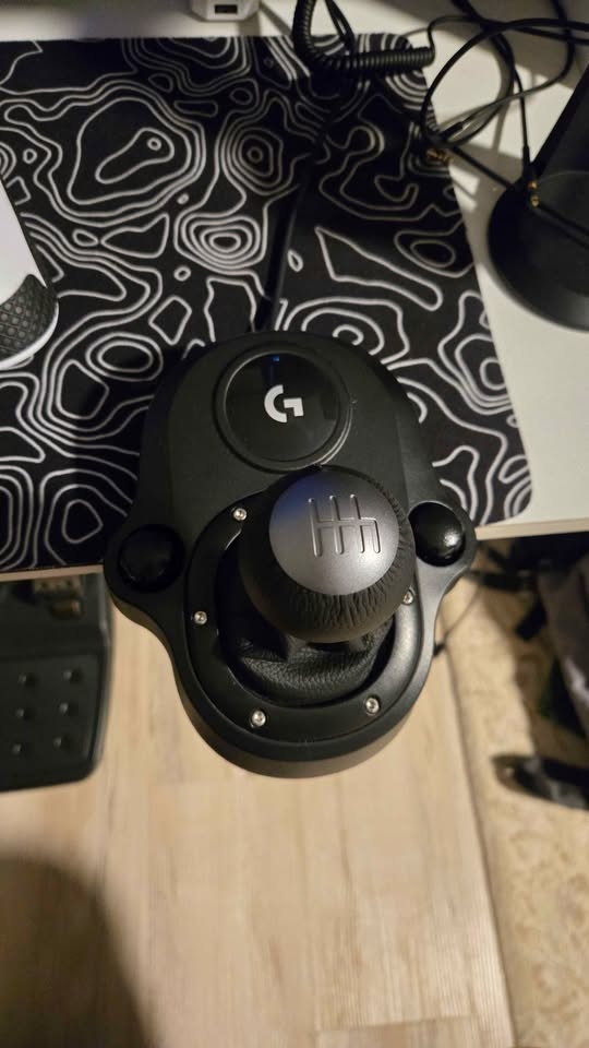 Wheel g923 + pedasl and shifter. Comes in box both wheel and shi - photo 3