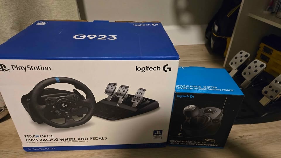 Wheel g923 + pedasl and shifter. Comes in box both wheel and shi - photo 4